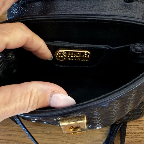 Fendi Black leather shoulder/crossbody bag! - Picture 4 of 9